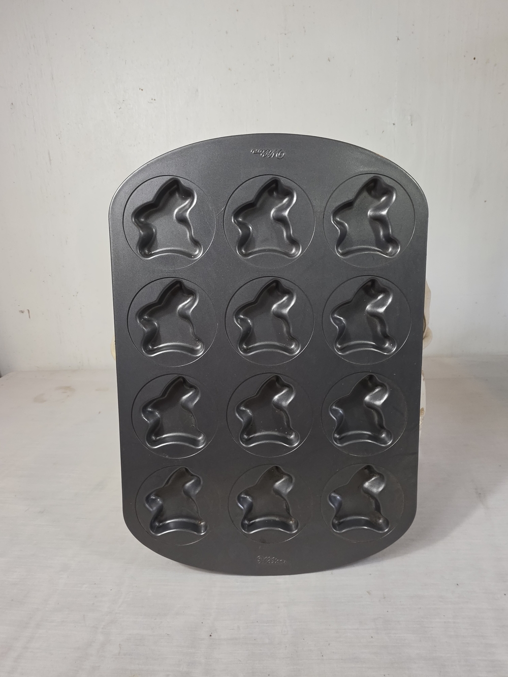 Wilton Dark Gray Star-Shaped 12-Cavity Bake Mold